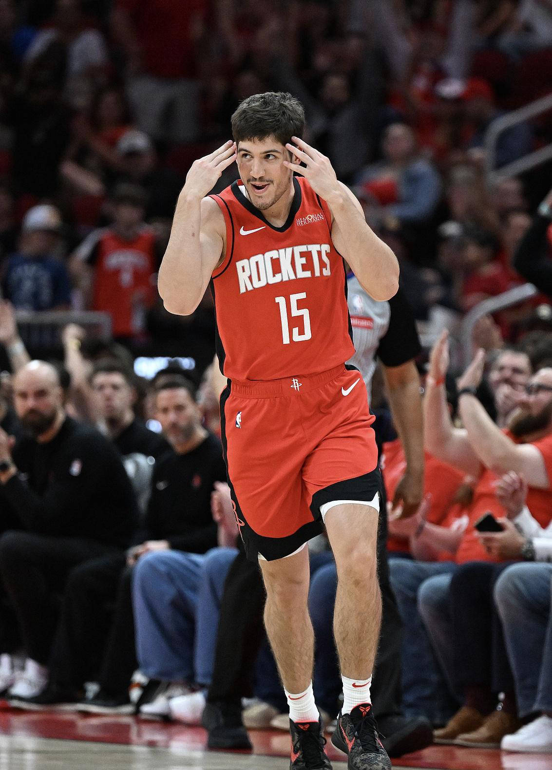 赛前国王杯焦点战，休斯敦火箭远射贴柱，气氛紧张，医务组通报恢复的简单介绍