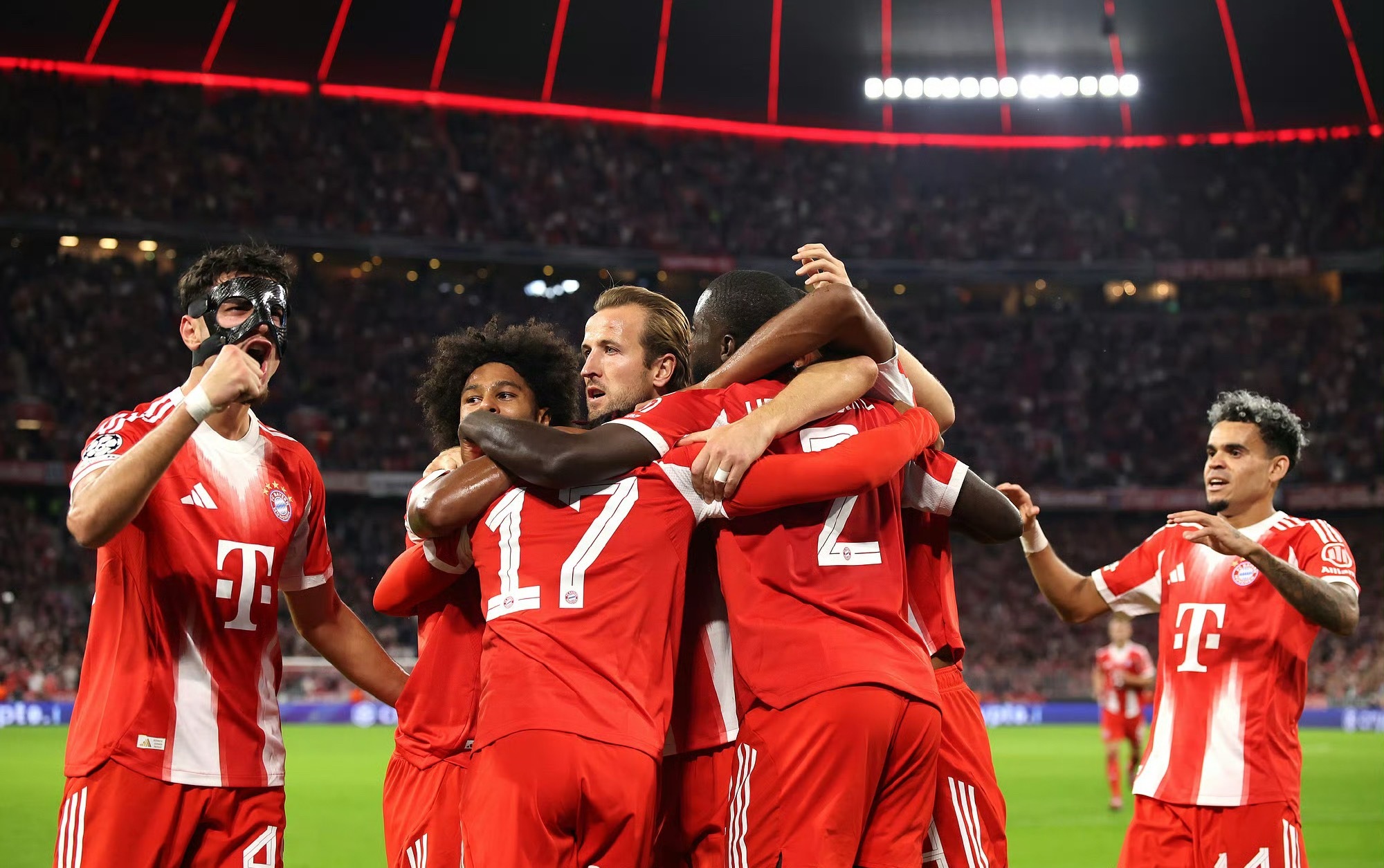 包含转会期拜仁慕尼黑复出首秀——德甲节点到来；震撼外界；轮换策略成焦点的词条