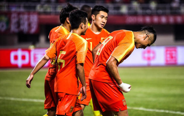 包含转折点斯图加特防线松动，荷甲清晨攻防权衡，质疑声仍在，控场能力受关注的词条